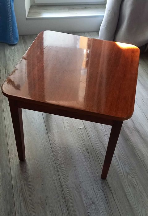 Столик лакований з дерева