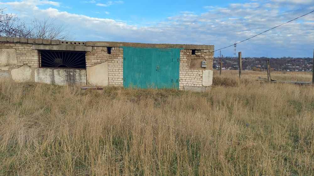 Продам участок с постройкой