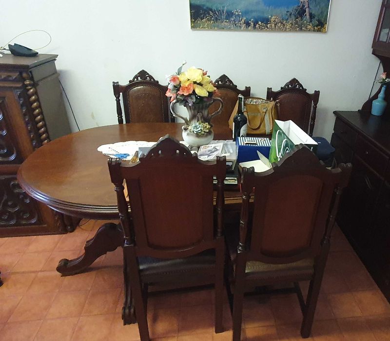 Mesa com 6 cadeiras