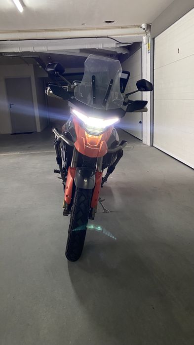 OPORTUNIDADE! Mota Zontes ZT 310 T2 2020 com vários extras.