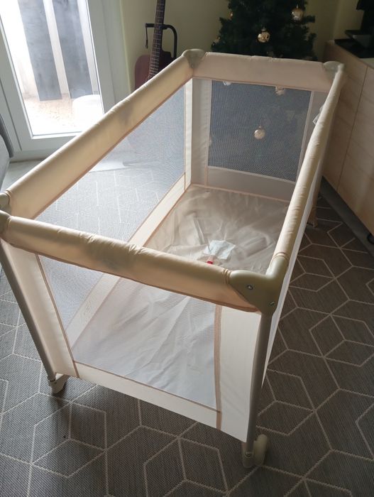 Berço de viagem com rodas