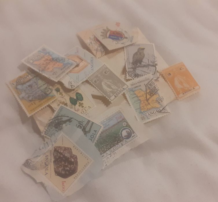 Vários selos de Angola antigos (portes incluídos)