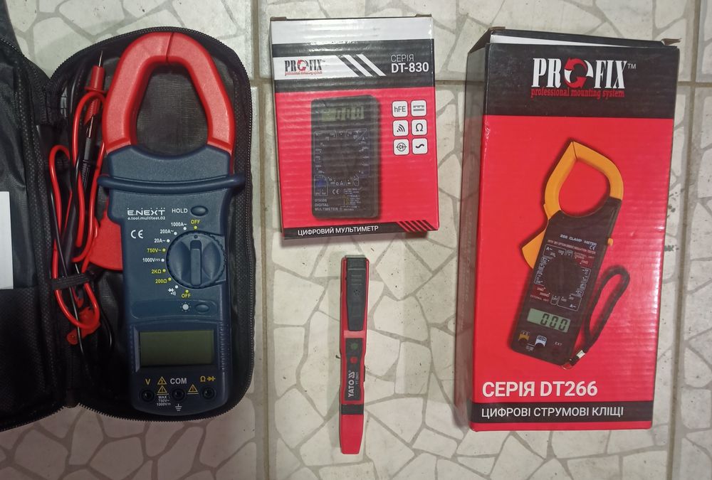 Дрель, шабельна пила, патрони, мультиметр, струмові кліщі