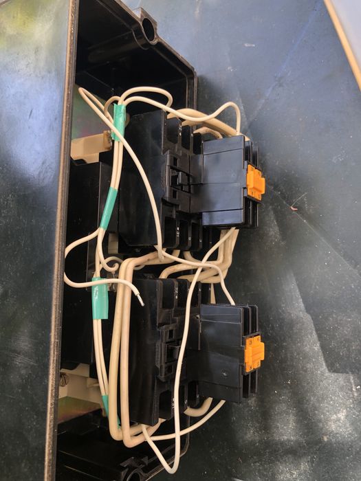 Пускатель магнитный реверс. ПМЛ-2611 0,2Б кат 220в ток рабочий до 25а ...