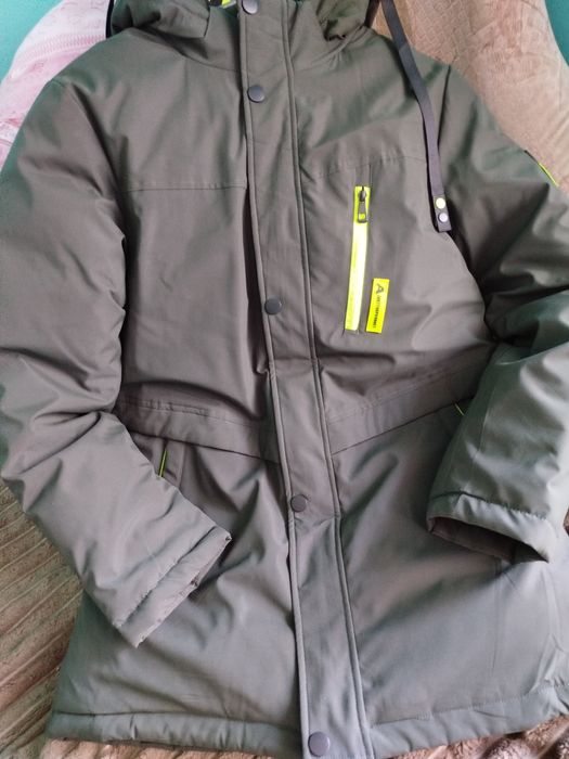 Продам куртку ( нова)