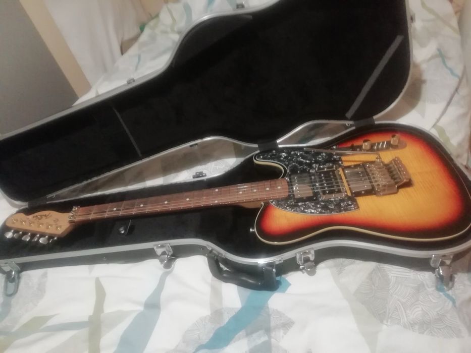 Гітара Telecaster . Стан зовні на 4. Є купа можливих переключень.