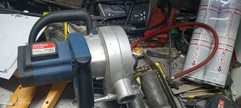 Máquina de abrir rasgos na parede e no chão