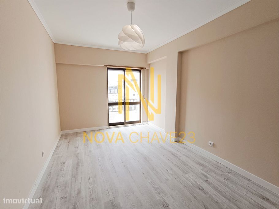 Apartamento T2 Totalmente Remodelado na Rinchoa – 91 m² | 6.º Andar
