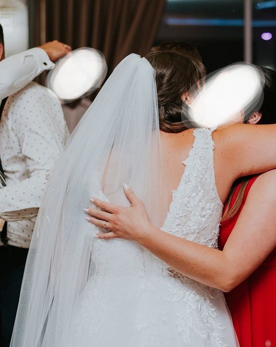 Piękna suknia ślubna litera A