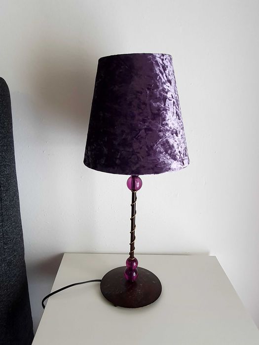 Candeeiro Roxo de Veludo - Gato Preto