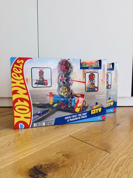 Трек Hot Wheels City Карколомні трюки в шиномонтажі (HDP02)
