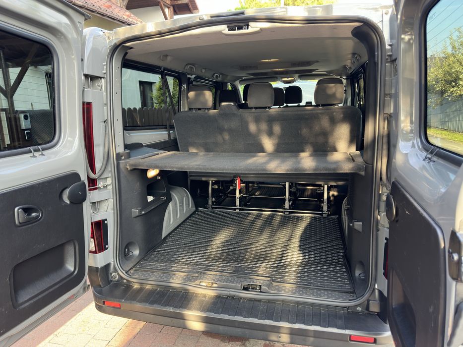 Wynajem Busa 9os. Renault Trafic