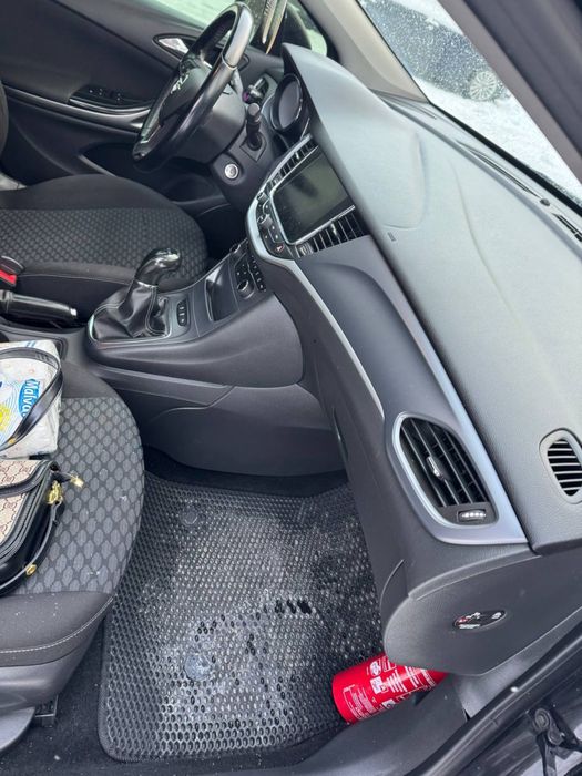 Продам власний автомобіль Опель Астра К