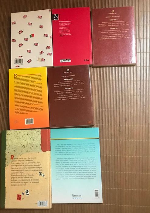 Livros de psicologia e outros livros escolares