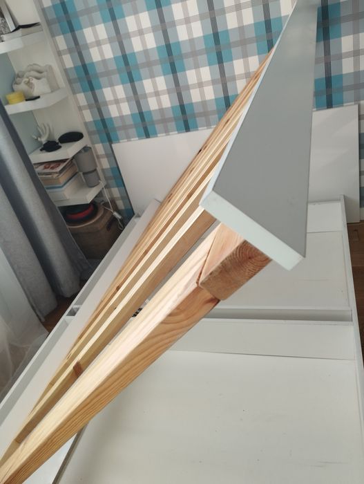 Łóżko z pojemnikiem  140 cm