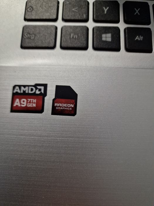 Laptop asus F555B 8/240 GB radeon AMD