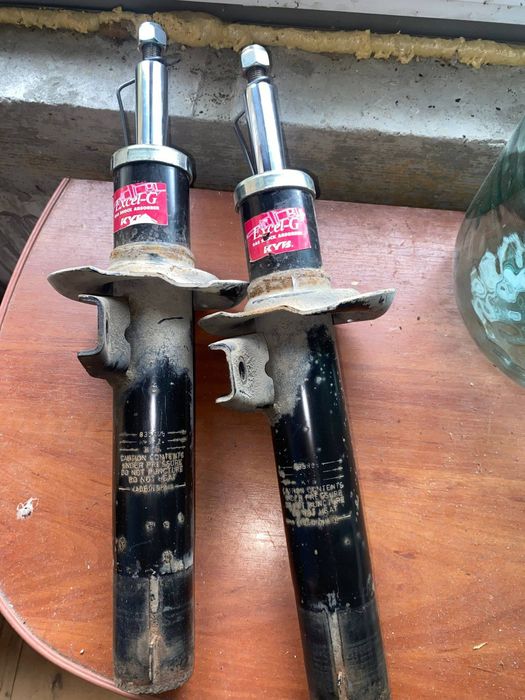 Передні стойки Volkswagen Touran стан ідеальний