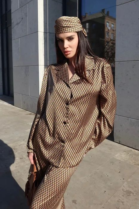 Костюм жіночий шовковий