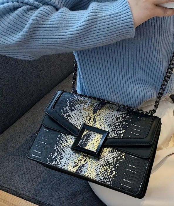 Нова сумочка зі зміїним  принтом