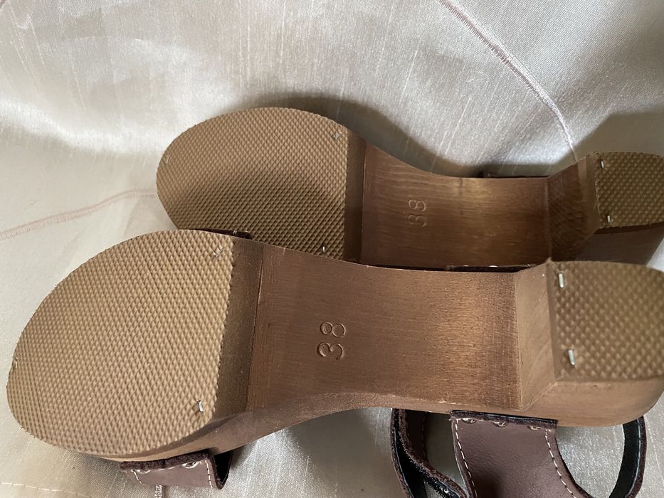 Nowe naturalne sandały r 38