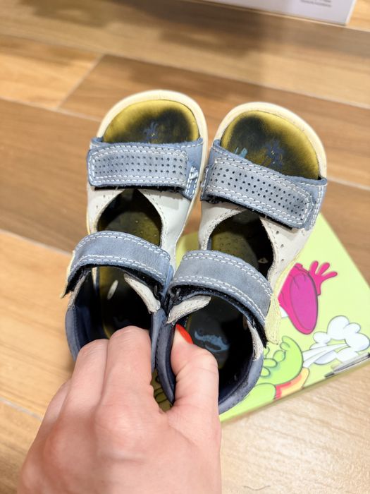 Дитячі шкіряні босоніжки Ecco 25 р