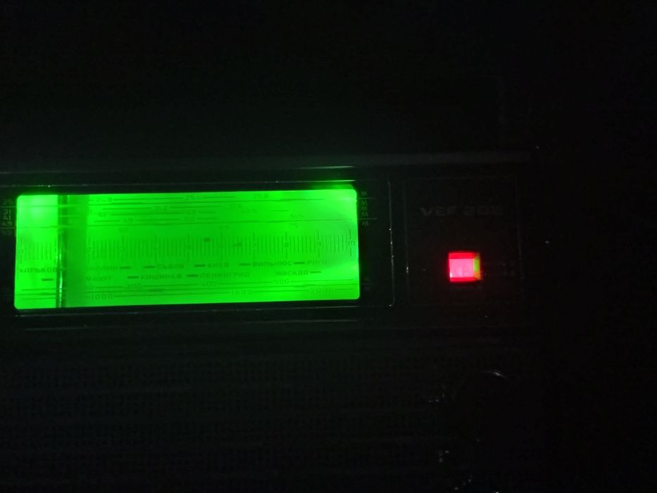 Вэф 202,Три МГц,зелёная подсветка шкалы.