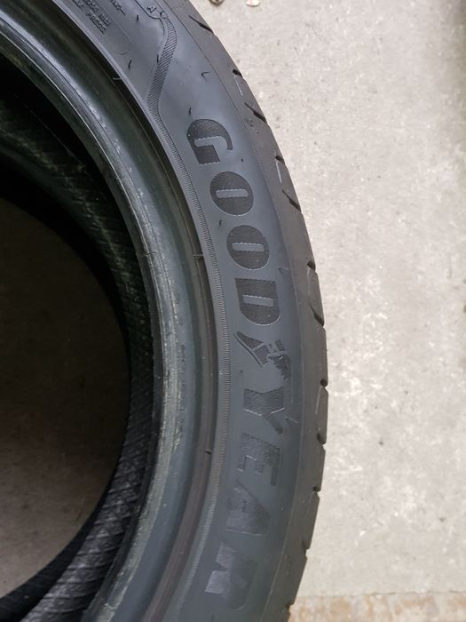 Opona  letnia Goodyer jedna sztuka  225/45/17