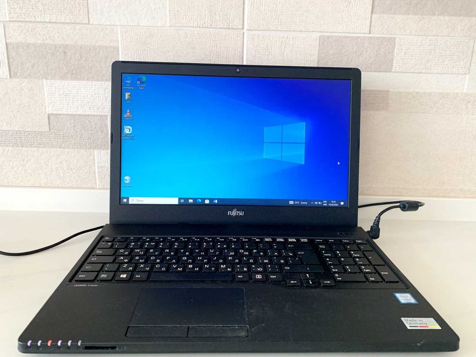 Ноутбук Fujitsu LIFEBOOK A557, Intel Core i5-7200U, 8 ГБ RAM, Windows 10 Pro