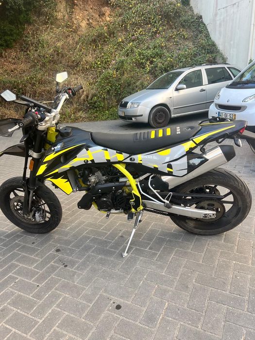 (ACEITO TROCA)Moto 125cc ótimo estado conservação