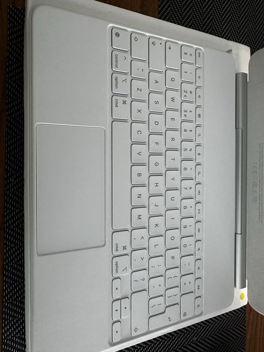 Apple magic keyboard do iPad Air 13 cali