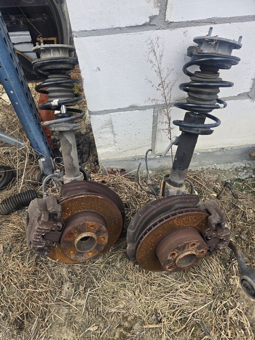 Bmw e90 e92 3.0i zaciski przod