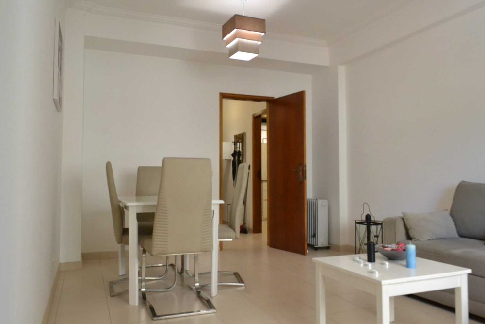 Apartamento T2 mobilado e equipado, com elevador