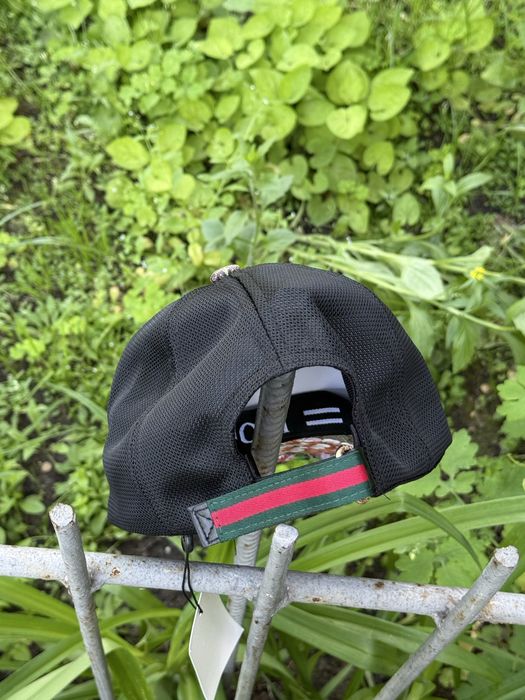 кепка Gucci.