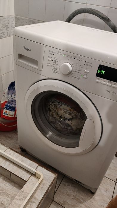 Продам стиральную машину WHIRLPOOL aws61211