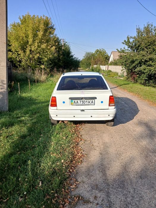 Опель кадет 1,6 бензин.