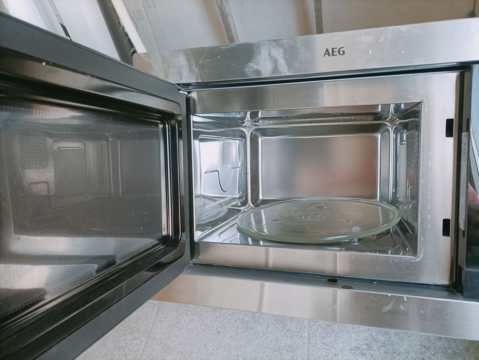 Micro-ondas Encastrar com Grill AEG MSB2547D-M | 25 L | 900 W - Inox