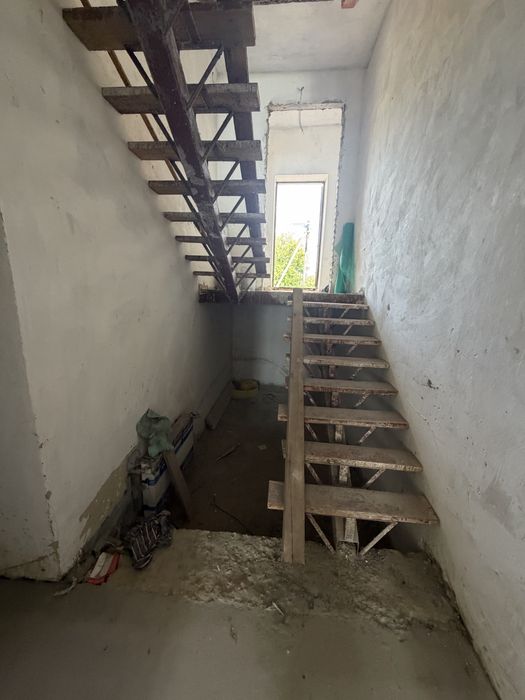 Продам зданий котедж в Лісопотоці