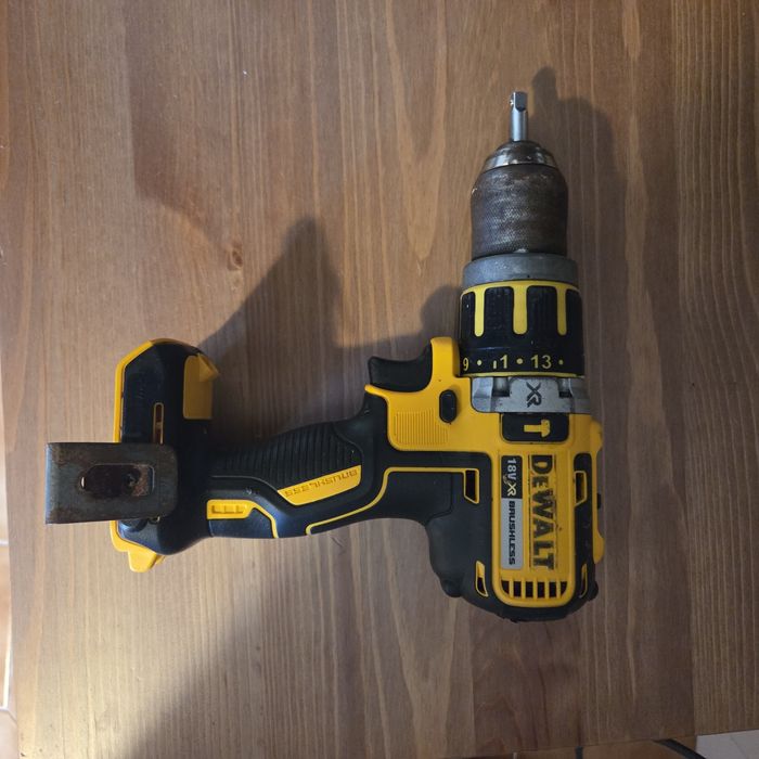 Aparafusadora DeWalt DCD795