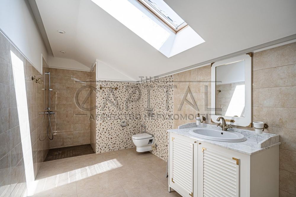 Продаж будинку з басейном, Крюківщина