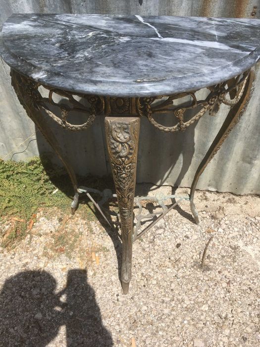 Espelho e mesa em latão