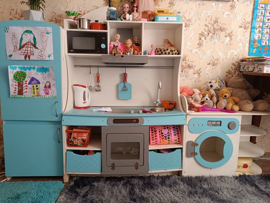 Дитяча кухня,стильна,блакитна реалістична)