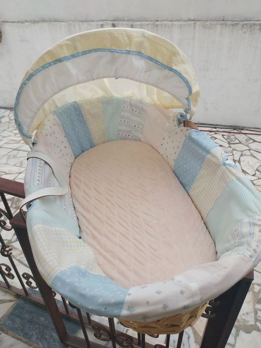 Alcofa de bebé em verga