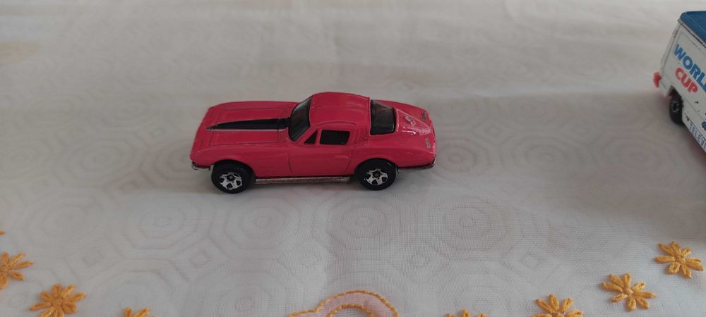 Carros Hot Wheels e Matchbox
