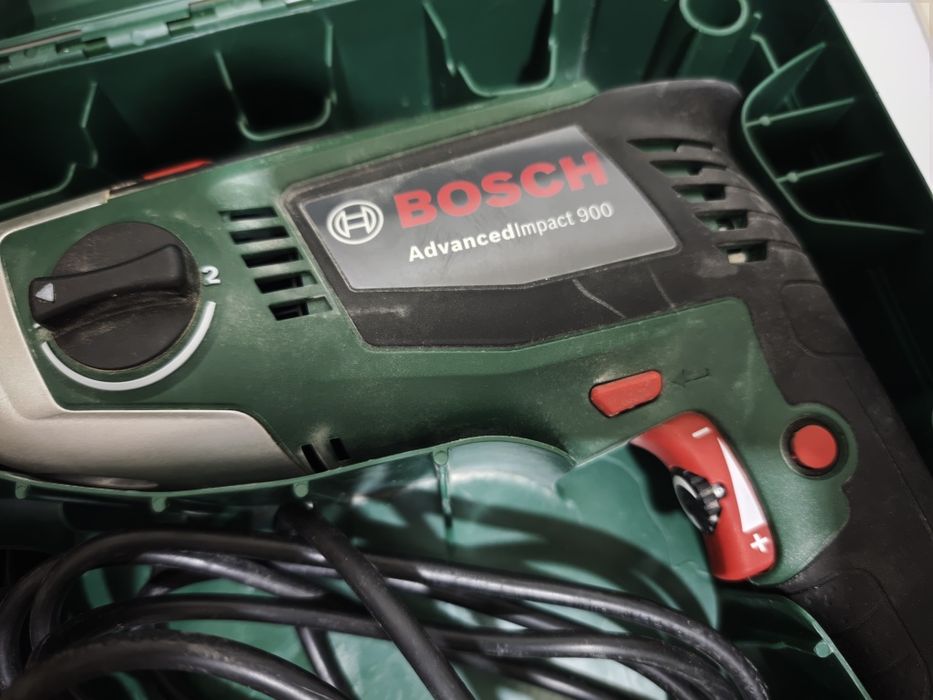 Berbequim com martelo Bosch Advancedimpact 900 (Como novo)