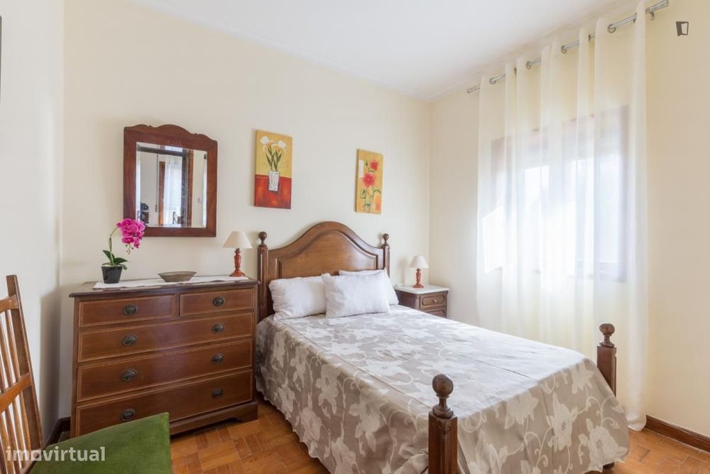Quarto - localizado em Valongo Porto
