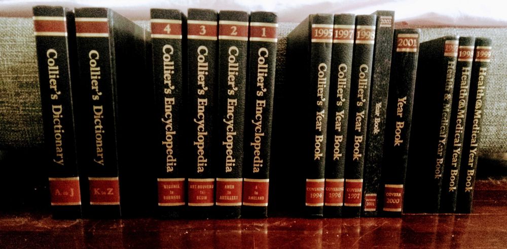 Livros de contos Collier's Junior Classics e enciclopédia Collier's