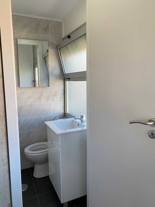 Quarto suíte com varanda metro Olivais Basto