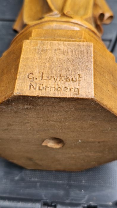 Matka Boska  drewniana piękna figura