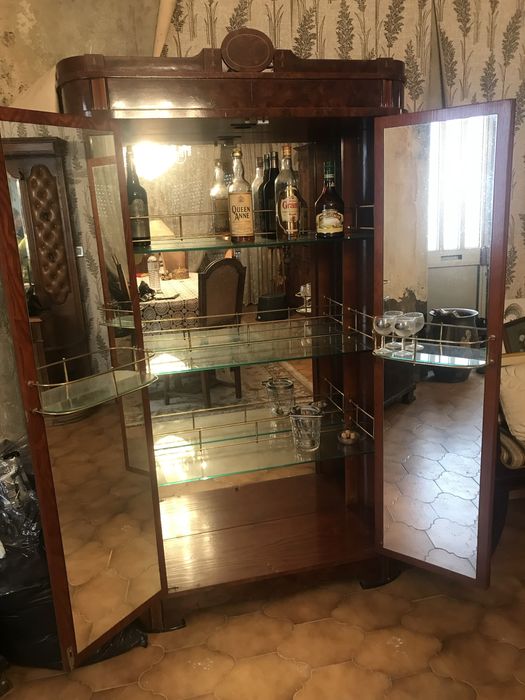 Garrafeira espelhada