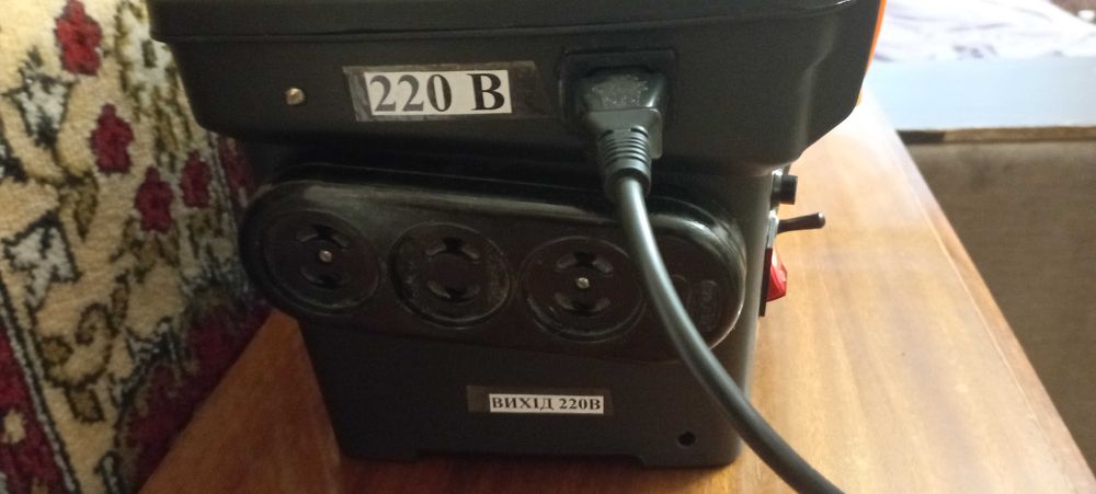 Джерело аварійного живлення з 12в на-220в  потужність  800\1600вт